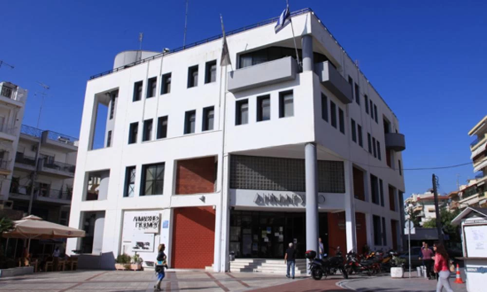 Πήγε στο Δήμο, εξυπηρετήθηκε και μετά τους είπε ότι έχει κορονοϊό!